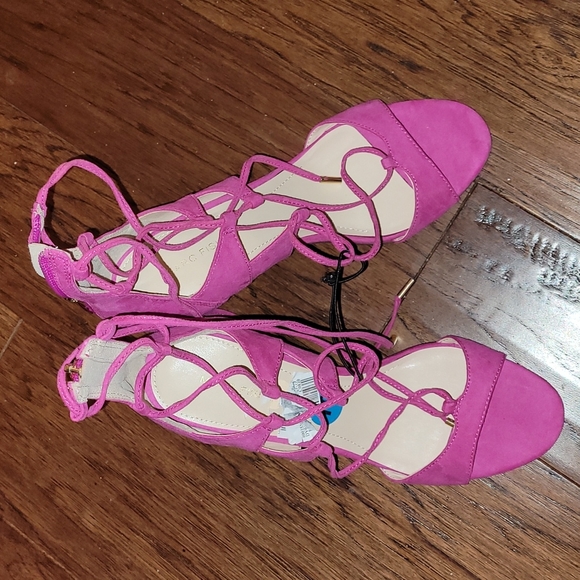 💕NEW Marc Fischer Fuschia Faux Suede Lace Up Heels💕 - Picture 2 of 8
